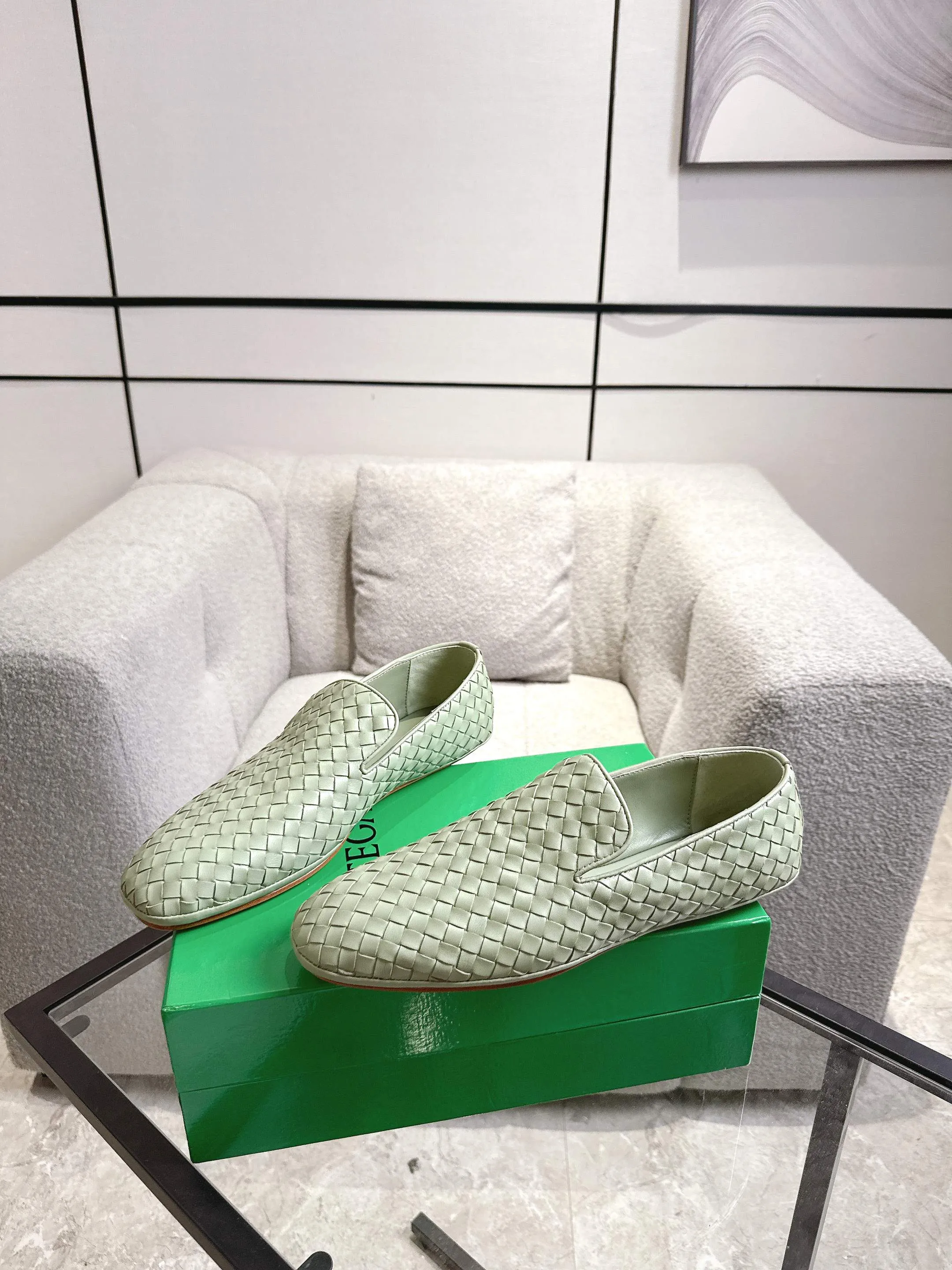 [BV] Top P: 760💰Size for couples: 35-44 (40.41 for women, 38 for men, 45.46.47, custom-made, non-returnable) Bottega Veneta 2025 autumn counter synchronized genuine leather outsole classic woven beanie shoes for couples, Bottega Veneta square-toe flat shoes, imported mixed sheepskin, imported sheep! Leather outsole! [Rose][Rose]! Purely hand-woven and operated, the original board is reproduced one-to-one! quality assurance!